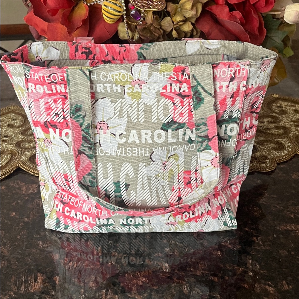 Robin Ruth North Carolina Tote and Crossbody Pouch 2 PieceSet - Picture 16 of 17